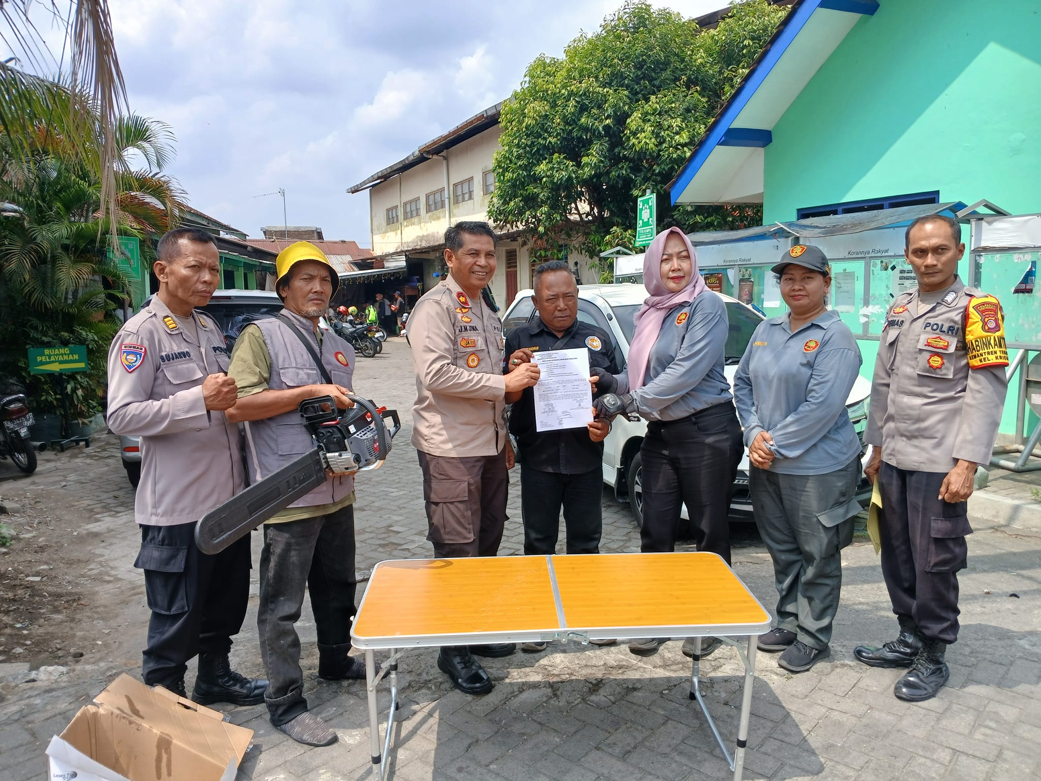 PENYERAHAN BANTUAN GERGAJI MESIN DARI  KAPOLRESTA YOGYAKARTA